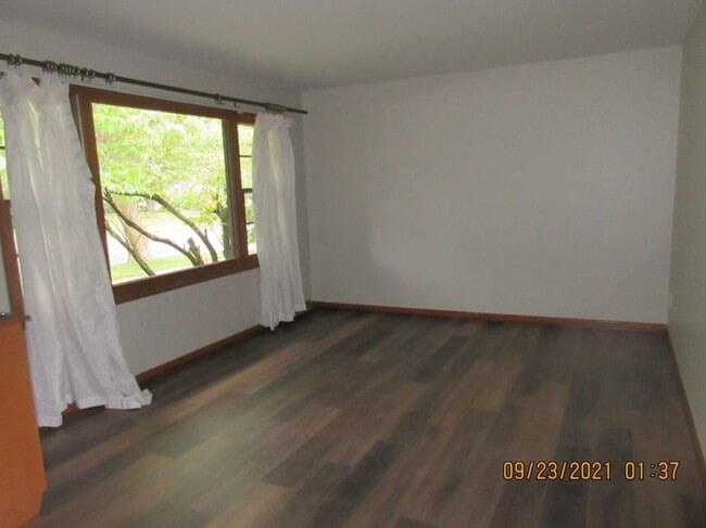 Photo - 1651-1655 Diamond NE Unidad 1655 Diamond NE