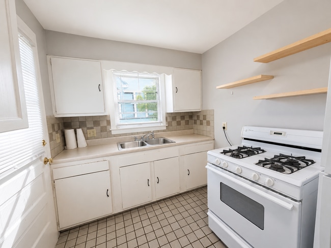 Photo - 1-bed 1-bath – Heritage Hill Apartment Unit Lyon 2