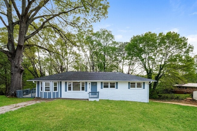 Building Photo - 5362 Montezuma Dr