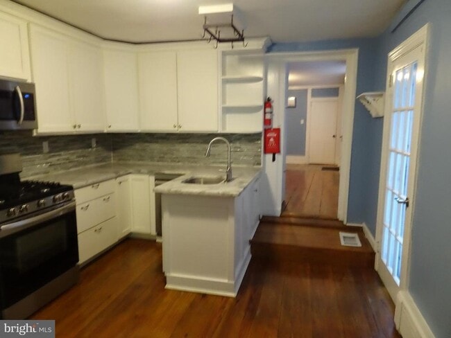 Photo - 200 Delaware St