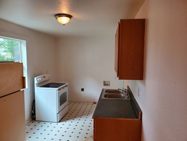 Photo - 319 Woodford Ave Unit A