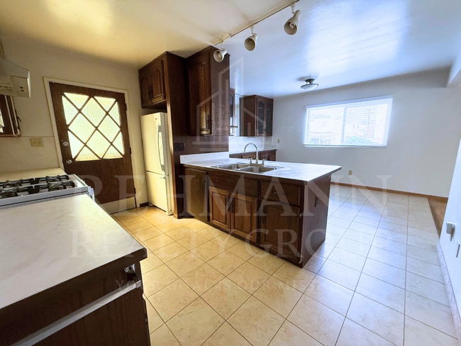 Photo - 4235 Kendall St