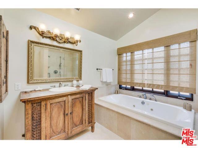 Photo - 4224 Beethoven St