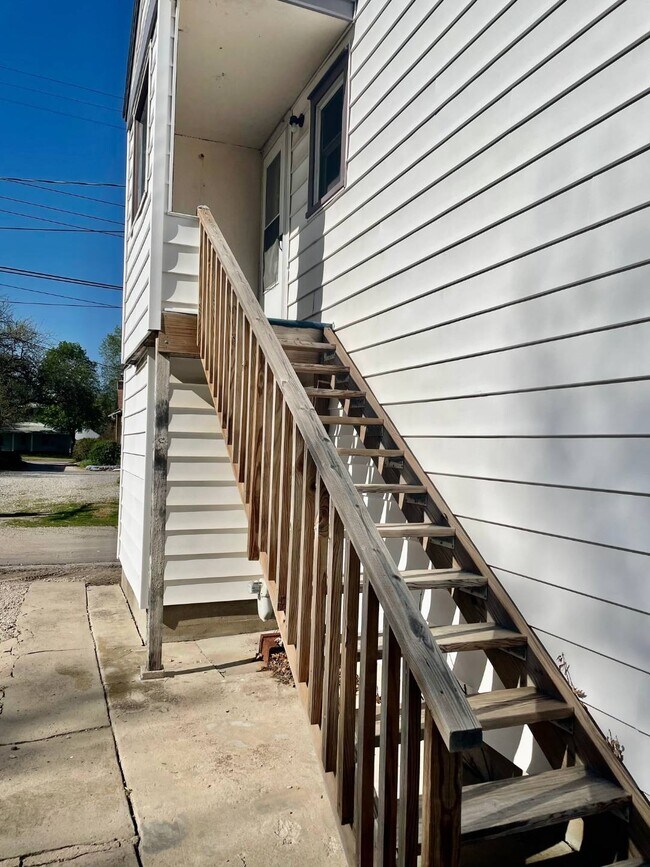Photo - 527 E 6th