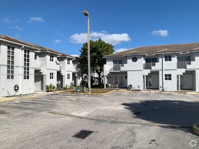 Building Photo - 10250 NW 80th Ct Rental