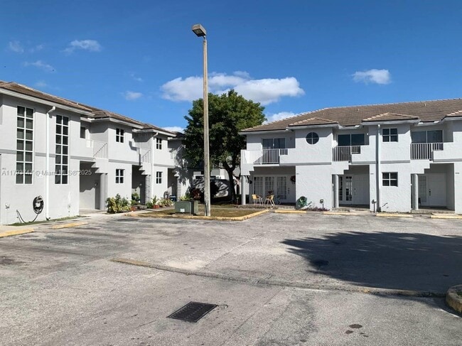 Building Photo - 10250 NW 80th Ct Rental