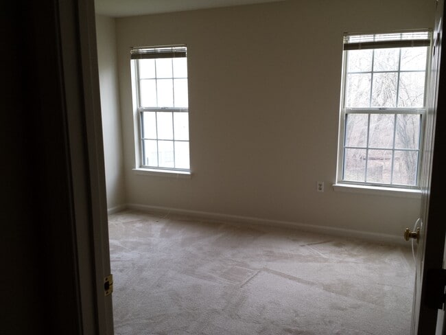 2do dormitorio - 105 Timberbrook Ln Unidad 102