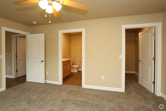 2BR, 2BA- Upper