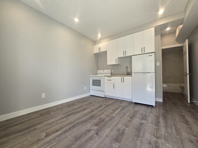 Photo - 337 Grenville Ave