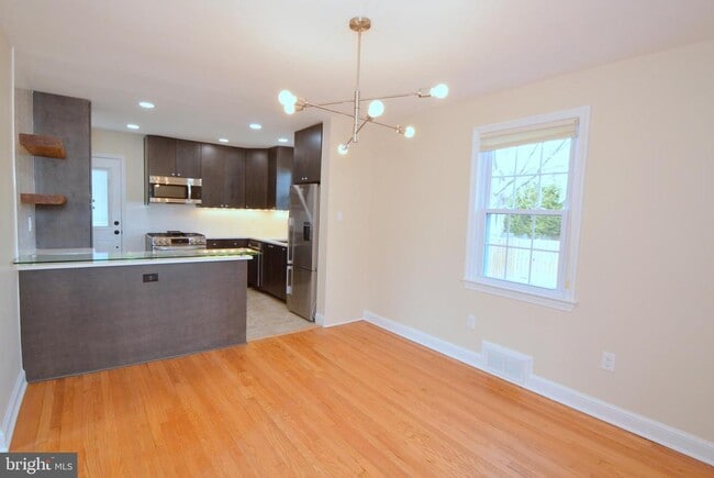 Photo - 2441 N McKinley St