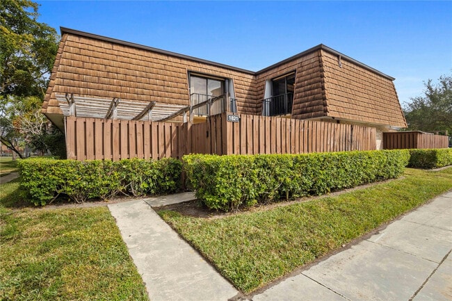 Building Photo - 1821 18th Ln