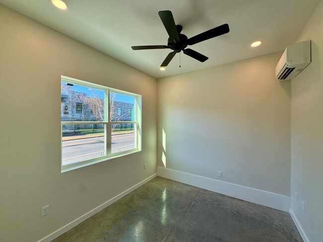 Photo - 1861 Zeta Way