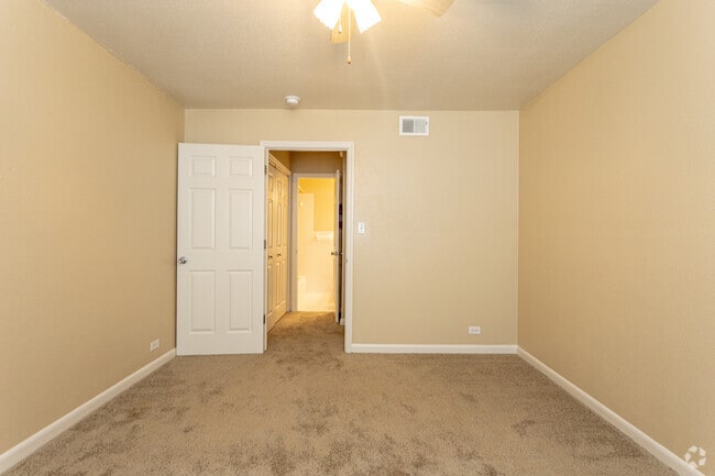 1BR, 1BA - 600SF