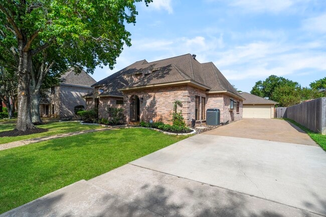 Photo - 3223 Country Club Blvd