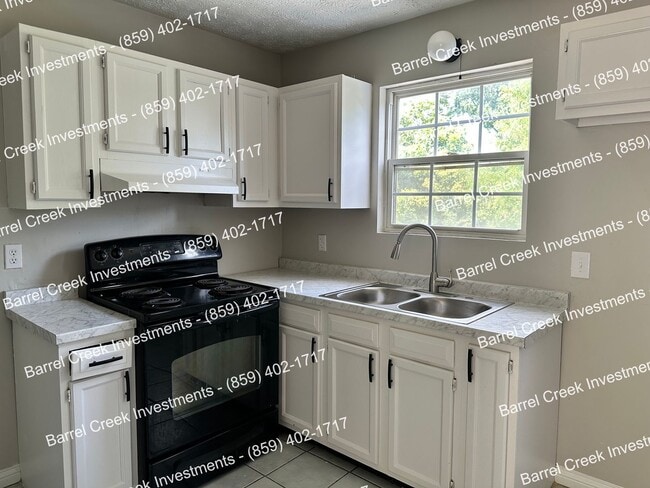 Building Photo - 121 B Highland Ct Rental