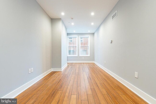 Photo - 2821 Livingston St