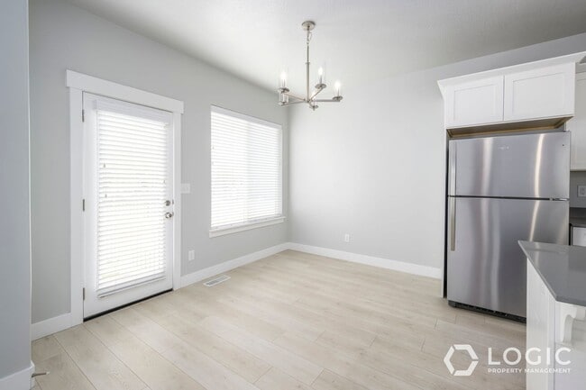 Photo - Gorgeous Townhome in Great Location!