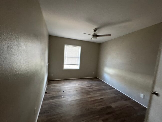 Photo - 237 Temple Cir W