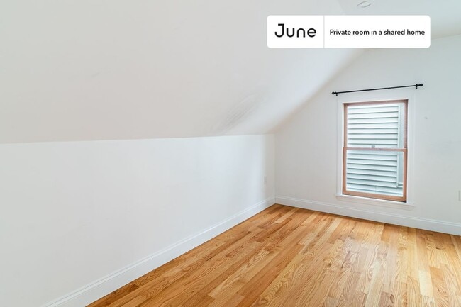 Photo - Room in Shared 6 bed/2 bath home Unidad E