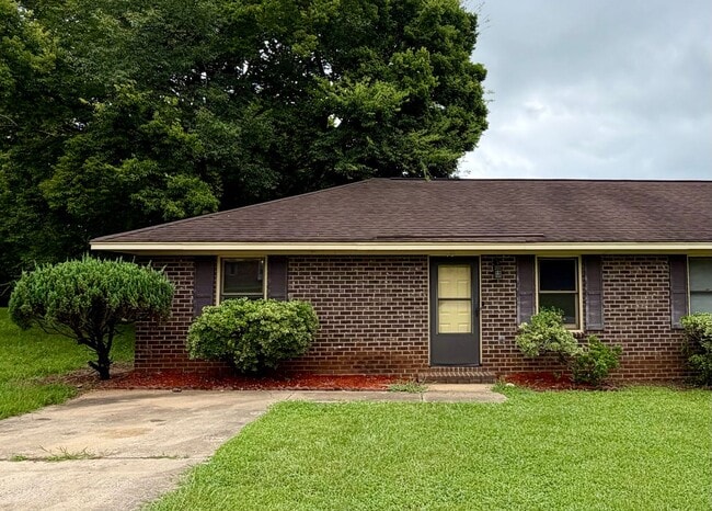 Building Photo - Duplex Close to Shaw AFB!