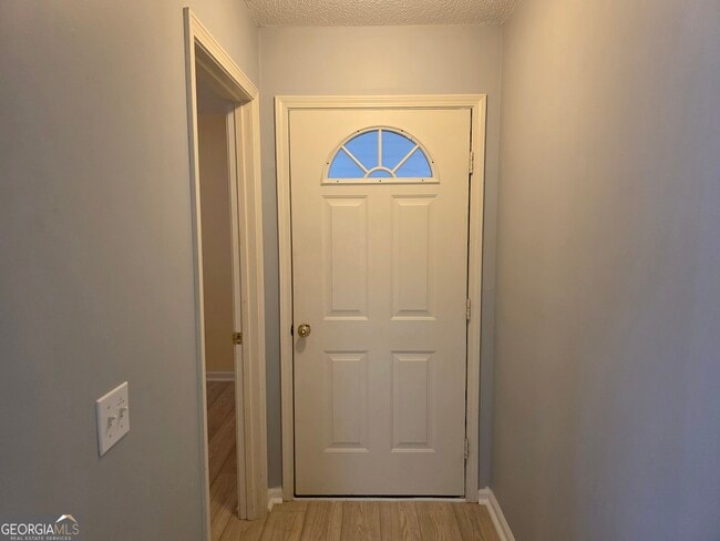 Photo - 136 Towne Pk E Dr