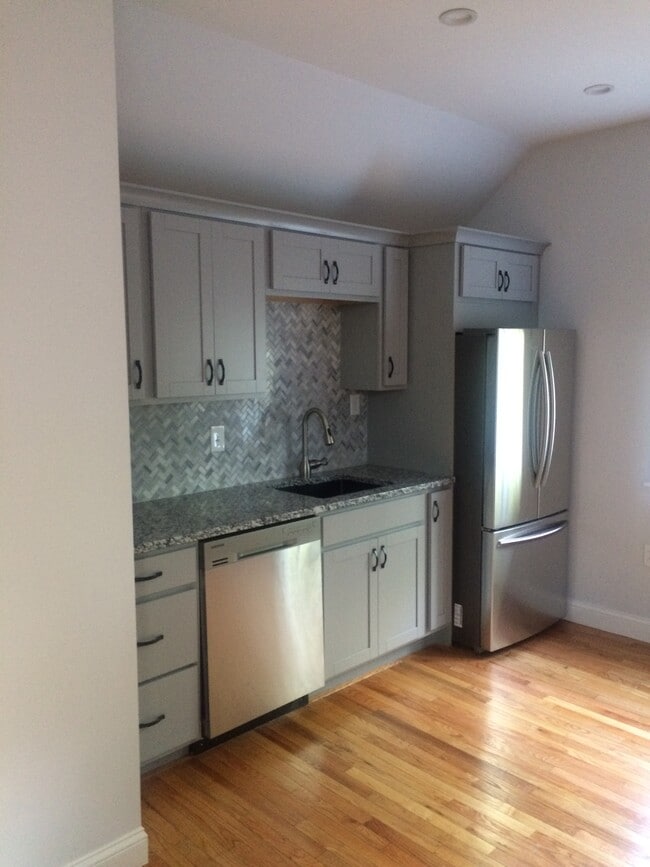 Building Photo - 10 Beehive Dr Unit Beehive