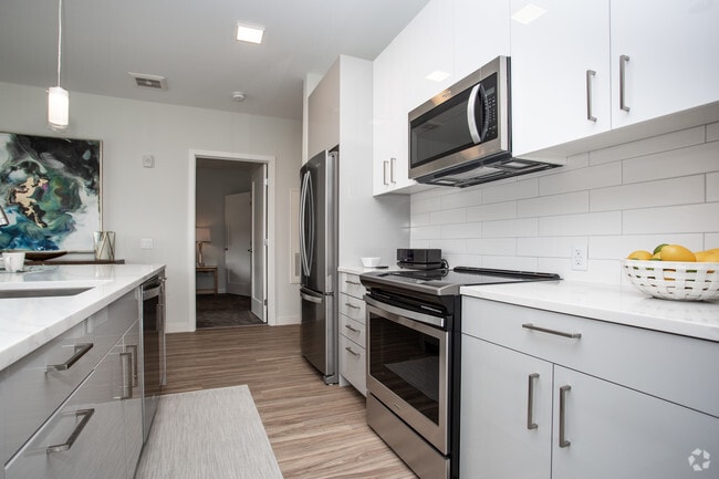 2BR, 2BA - Kitchen
