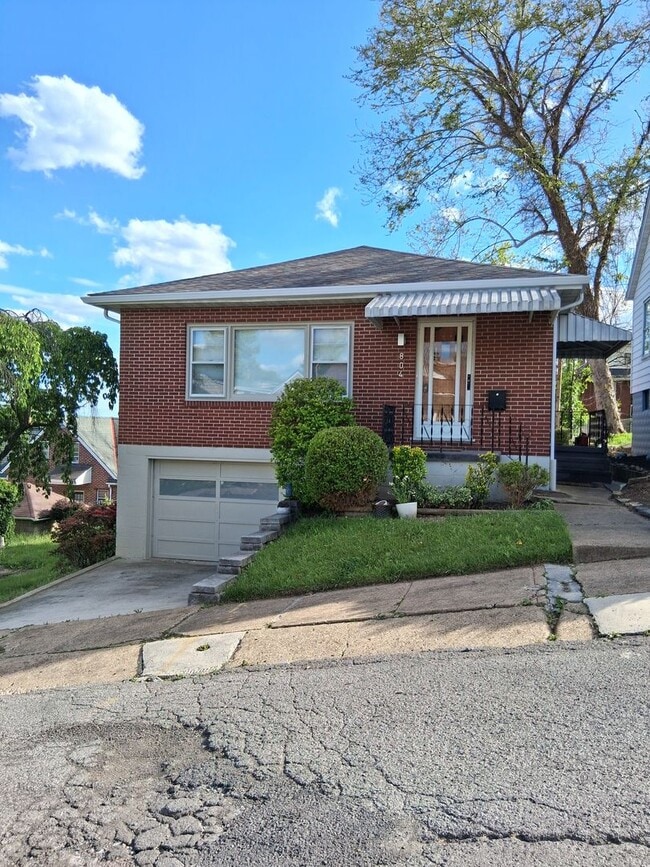 Building Photo - 3BR/ 2.5 Bath  Single Family Home in  Northside Neighborhood