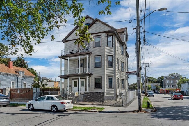 Building Photo - 48 Kenwood St Unit 2
