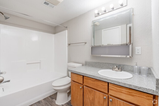 1BR, 1BA - 594SF - Bathroom