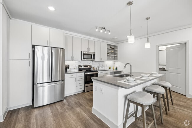 1BR, 1BA - 835SF - Kitchen