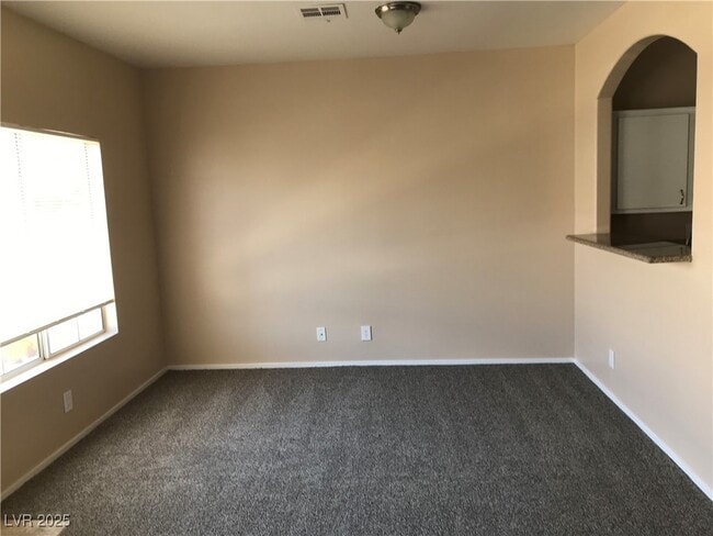 Building Photo - 1900 N Torrey Pines Dr Unit 212 Rental