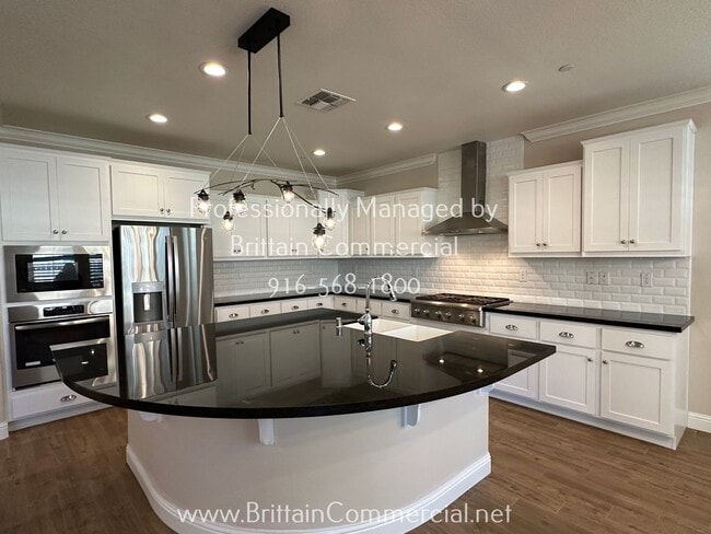 Building Photo - Stunning All Single Story 3 Bedroom, 2.5 B... Rental