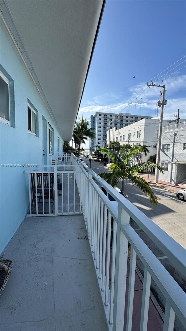 Photo - 401 Collins Ave Unit 15