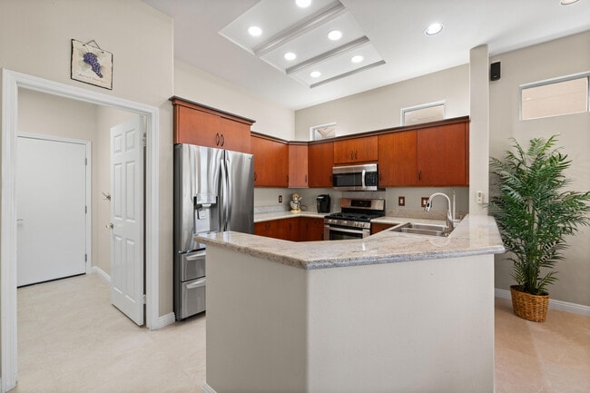 Photo - 38537 Fallbrook Ave
