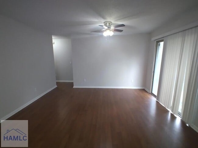 Photo - 824 Ridgewood Way