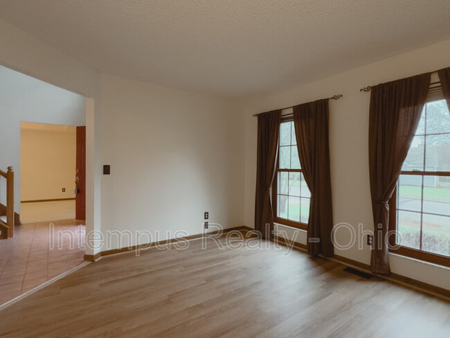 Photo - 370 Glenside Ln