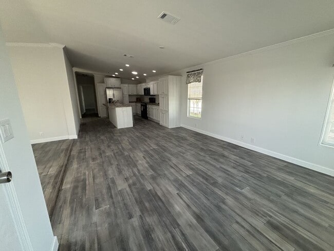 Photo - 940 W Roseau Ave