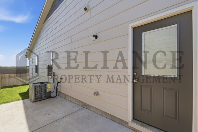 Photo - 622 W 50th St S