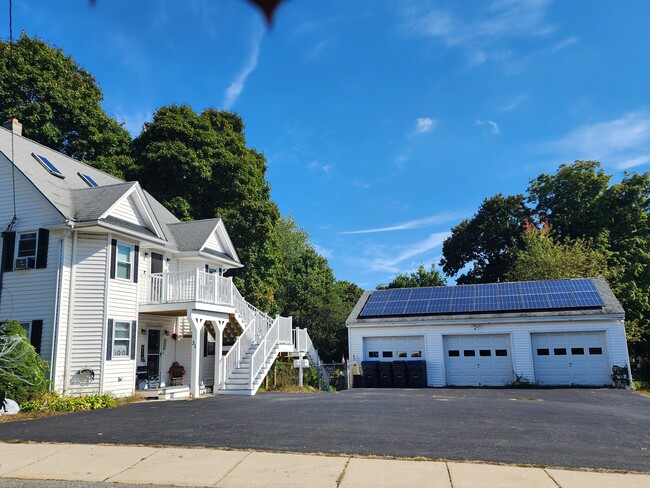 Building Photo - 31 Elm St Unit 31 Elm st 2