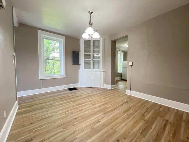 Photo - 651 Caledonia Pl