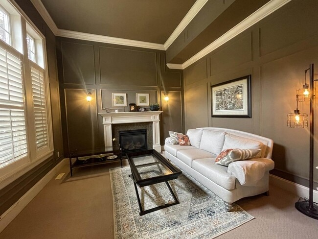 Photo - 16045-16030 30 Ave