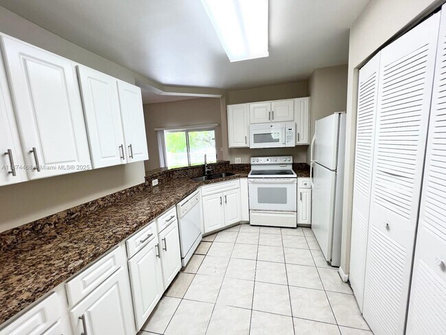 Building Photo - 3457 NW 44th St Unit 204