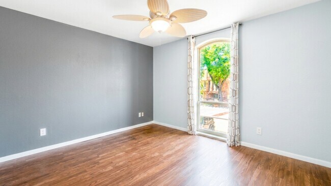 Photo - 4647 Wild Indigo St Unit 354