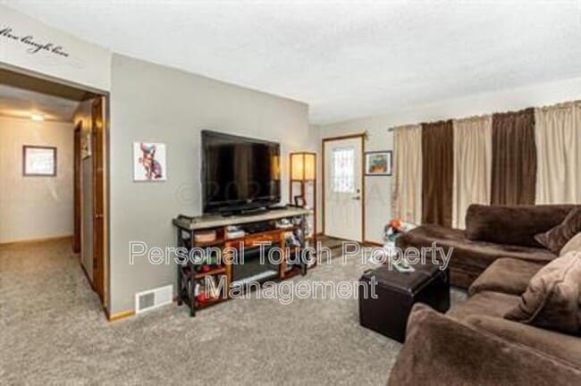 Photo - 614 16th St N