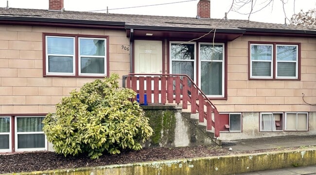 Building Photo - Convenient Location Unit 906