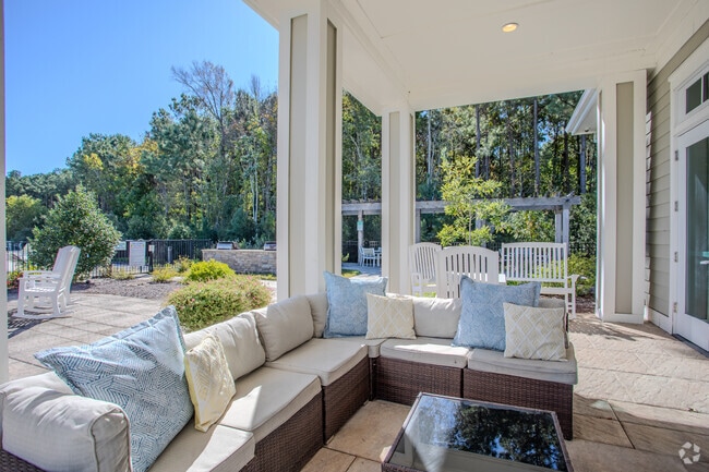 Outdoor Lounge - The Preserve at Carteret Place