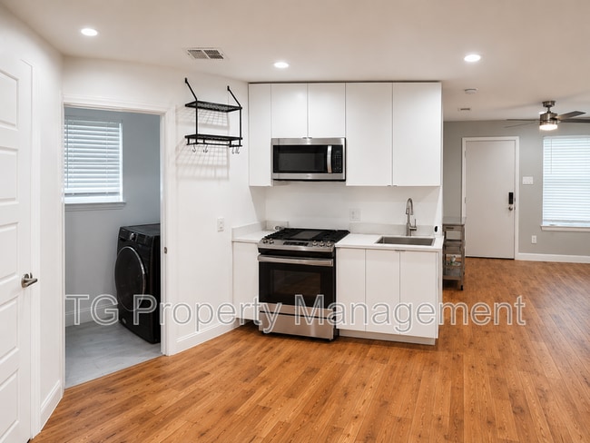 Photo - 3825 Dismount St