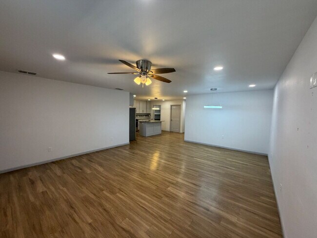 Luxurious Two-Bedroom Townhome Located In Lincoln 16!