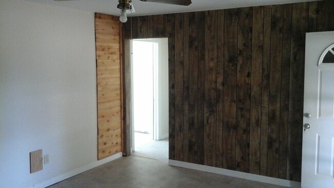 Building Photo - 5500 Korth St Rental